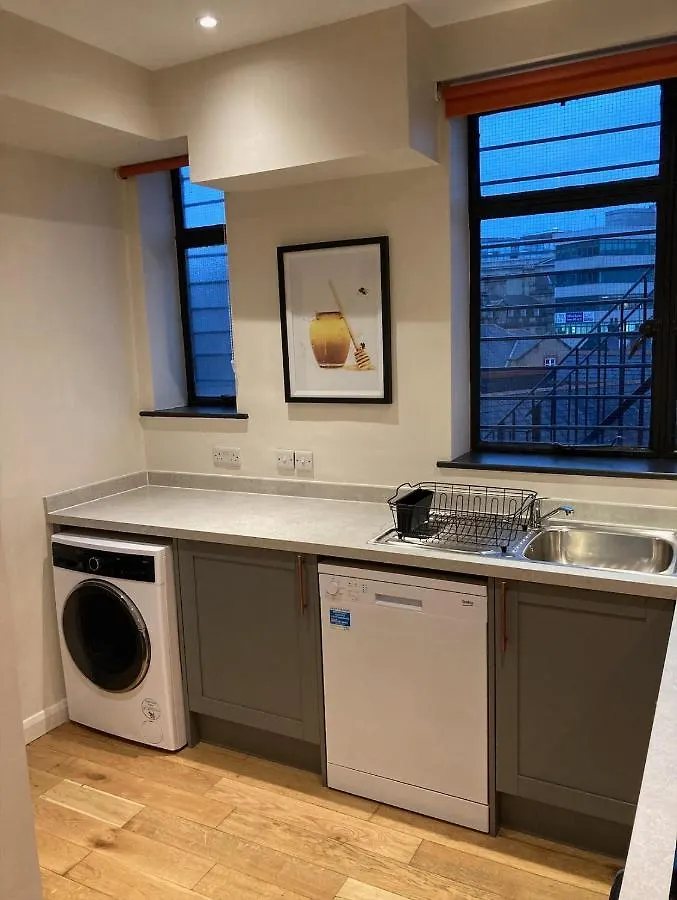 Central Sheffield 3Bed 3Bath IV Pent-Apartment 0*,